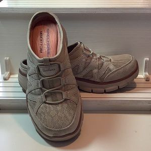 Size 6.5 Skechers Relaxed Fit Memory Foam Mules